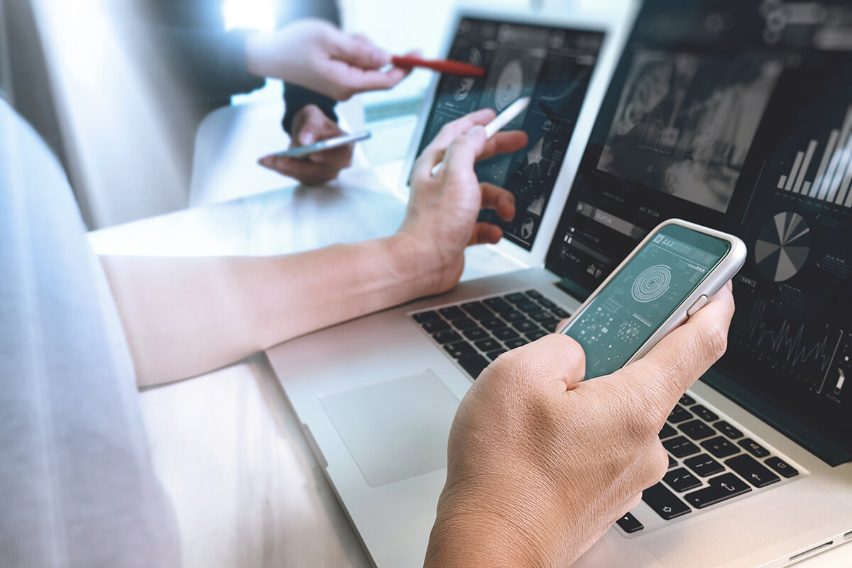 What is the difference between web and mobile pen testing?